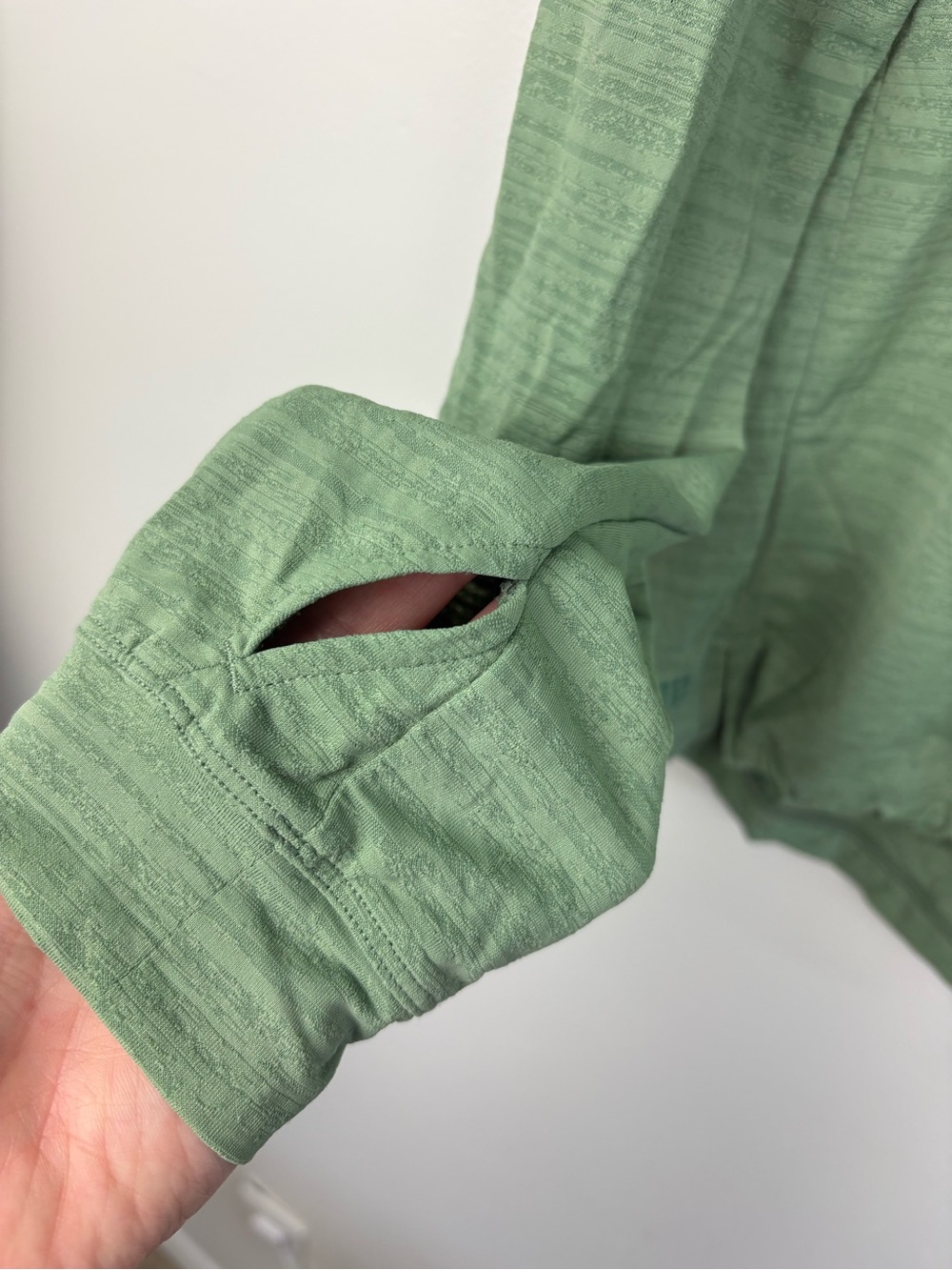 Title Nine Upland Long Sleeve Sun Shirt Medium EUC Sage Green Gorpcore Granola - Picture 5 of 12